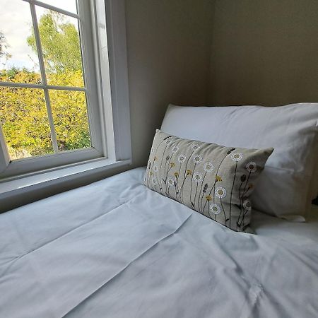 Generous 3 Bed In The Heart Of The Village Huntingdon Exteriör bild
