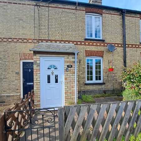 Generous 3 Bed In The Heart Of The Village Huntingdon Exteriör bild