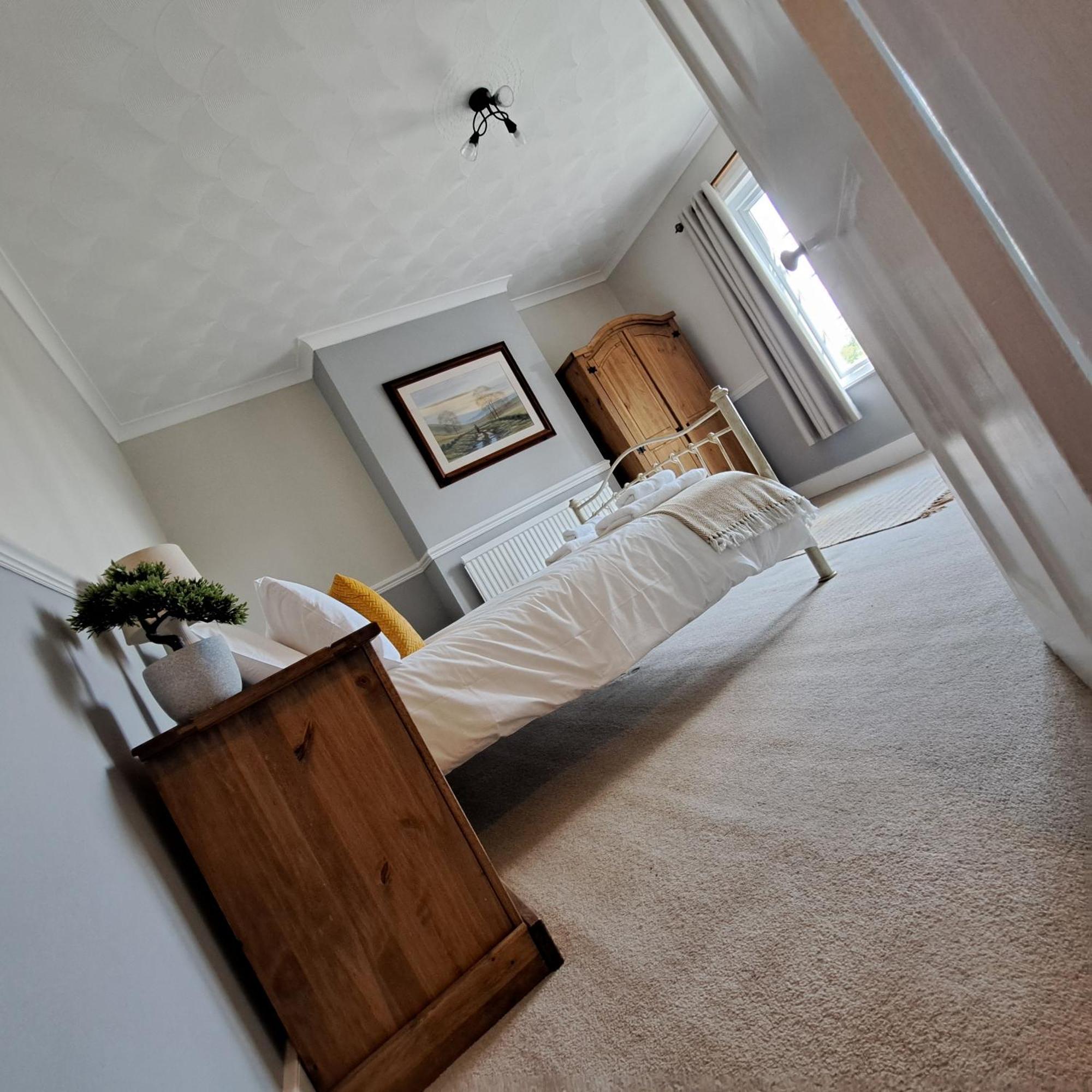 Generous 3 Bed In The Heart Of The Village Huntingdon Exteriör bild