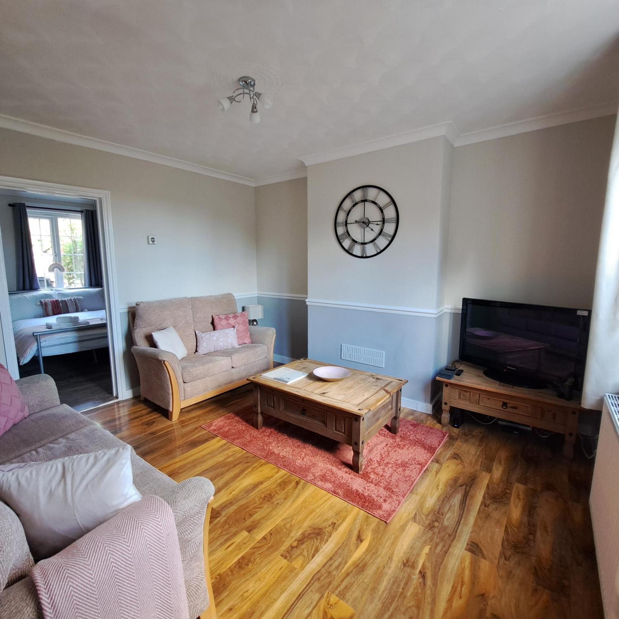 Generous 3 Bed In The Heart Of The Village Huntingdon Exteriör bild